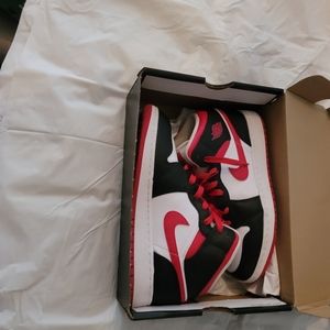 Air Jordan 1 MID (GS) 6y.